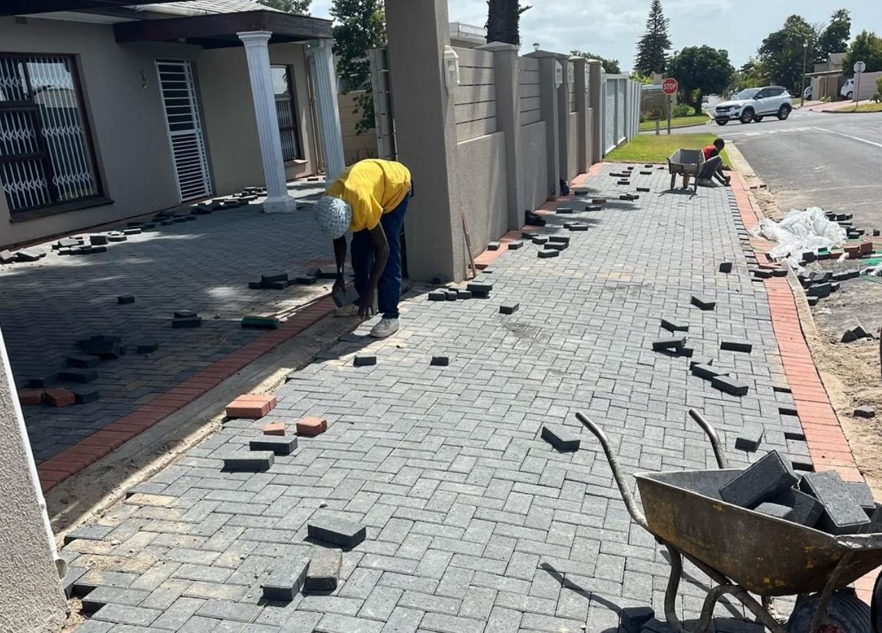 Rectangular Block Pavers (200mm x 100 x 60mm) Hydraulic press - Black and Red Borders(50Pcs/M2)