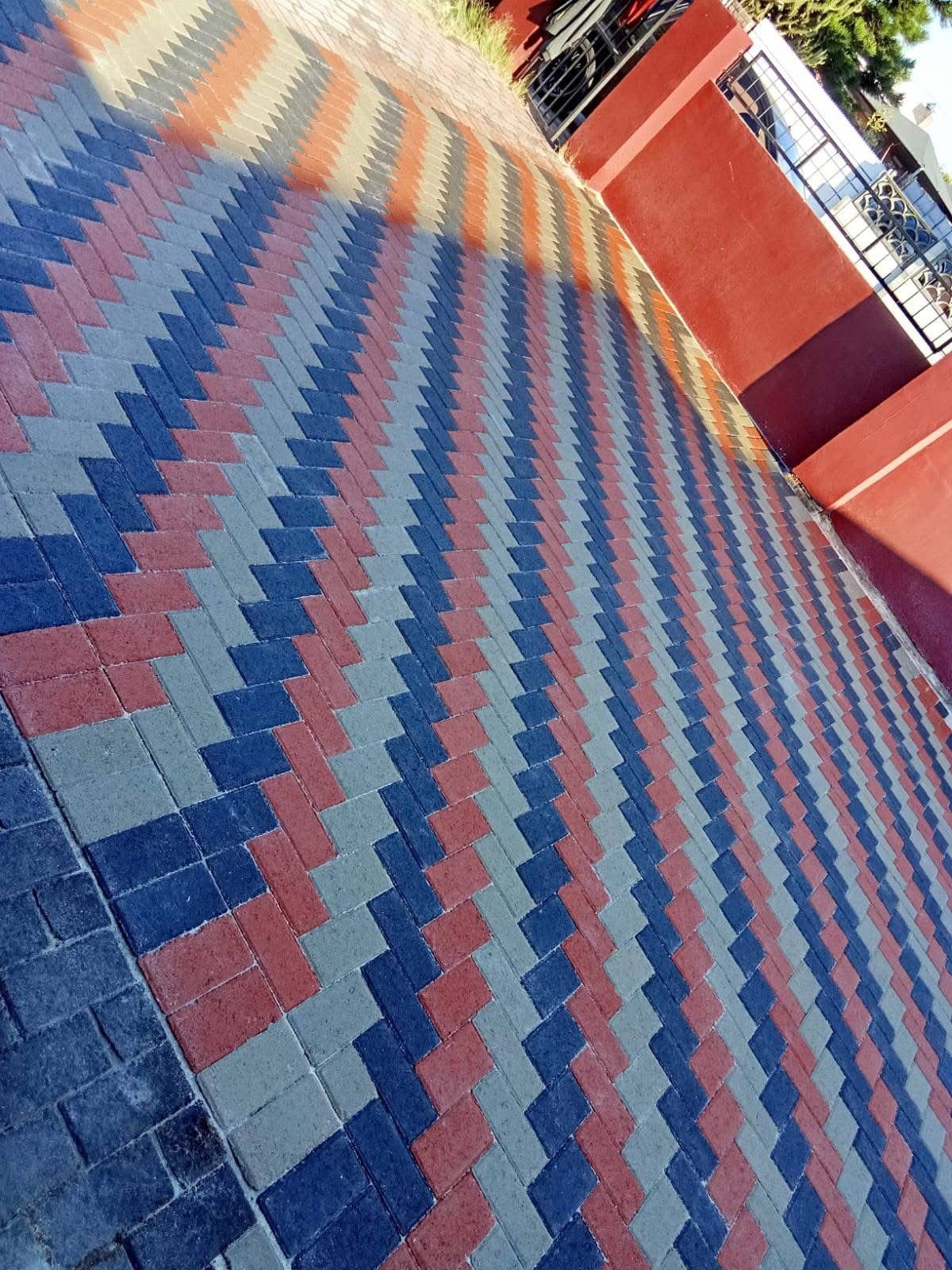 Rectangular Block Pavers (200mm x 100 x 60mm) Hydraulic press - Black, Red and Grey(50Pcs/M2)